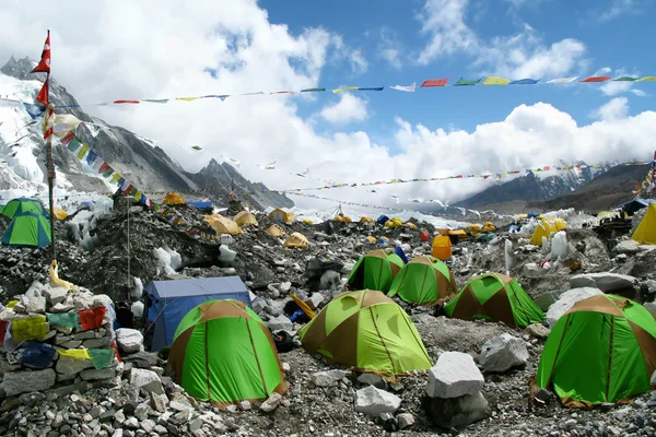 Tiendas de campaña en el campamento base del Everest, región de Khumbu, Nepal — Foto de Stock
