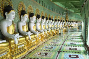 Buda heykelleri U Min Thonze Pagoda Sagaing, Mandalay, Myan