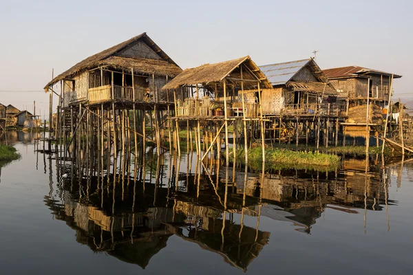 Inle lago villaggio galleggiante, stato di Shan, Myanmar — Foto Stock