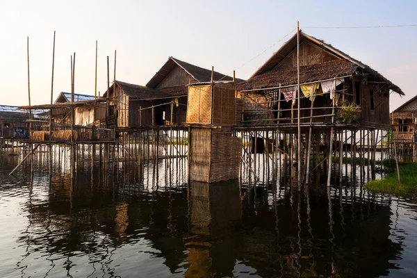 Villaggio galleggiante a Inle Lake, Shan State, Myanmar — Foto Stock