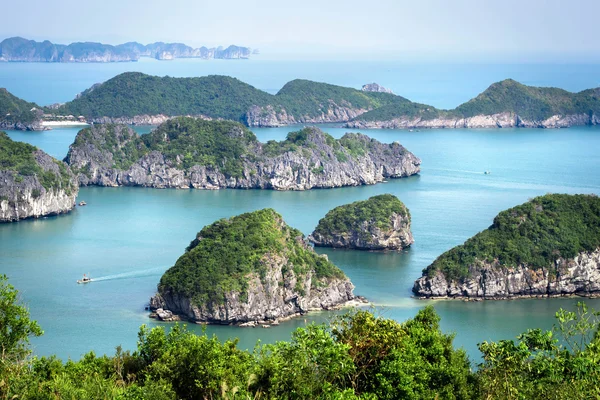 Halong-Bucht, Nordvietnam — Stockfoto