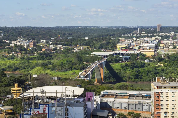 Veduta aerea del ponte dell'amicizia che collega Brasile e Paraguay — Foto Stock