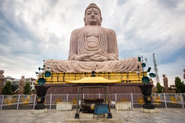 Bodhgaya, Hindistan'da büyük Buda heykeli