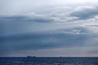 Mavi alacakaranlıkta cennet