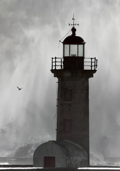 Dunkler Sturm Alten Leuchtturm Der Douro Flussmündung Wind Sprüht Und — Stockfoto