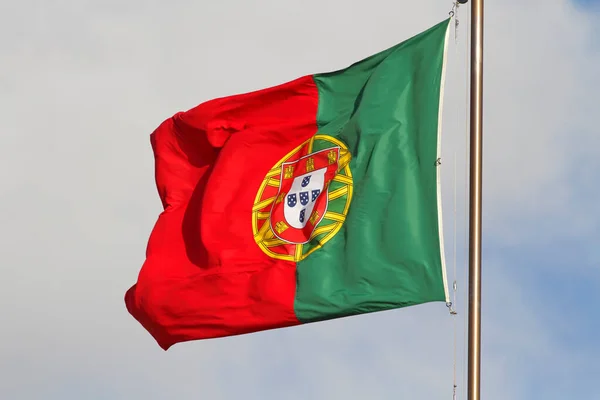 Piękna Portugalska Flaga Powiewająca Wietrze — Zdjęcie stockowe