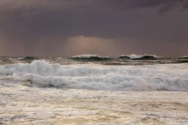 日落时的暴风雨海景 葡萄牙北部海岸 — 图库照片