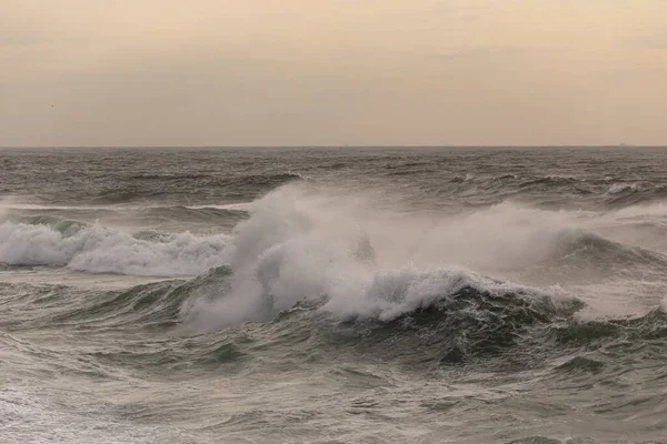 Ветреная Морская Волна Закате — стоковое фото