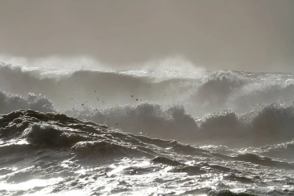 Gran Ola Mar Rompiendo Con Spray Día Tormentoso — Foto de Stock