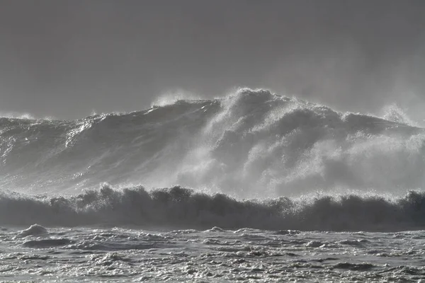 Dramatische Stormachtige Golf Het Midden Van Vocht Nadert Portugese Kust — Stockfoto