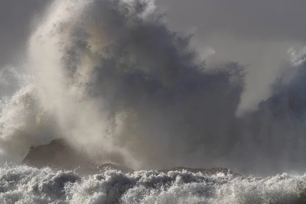 Dettagliato Grande Tempesta Mare Onda Spruzzata — Foto Stock