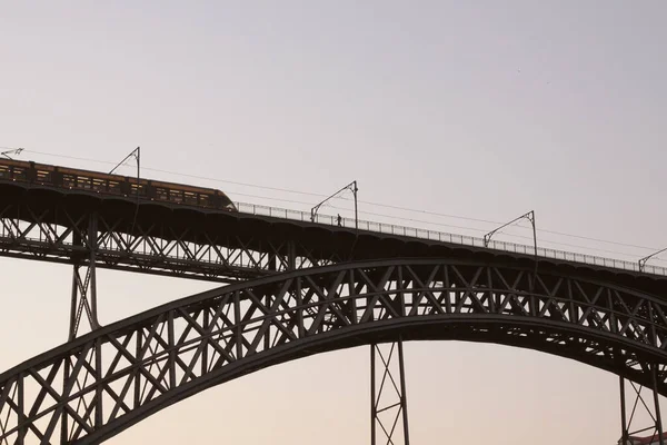 Ponte Luis Retroiluminada Amanhecer Ver Comboio Passar Porto Portugal — Fotografia de Stock