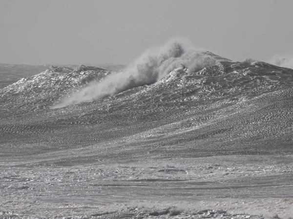 风暴冲破海浪 葡萄牙北部海岸 — 图库照片