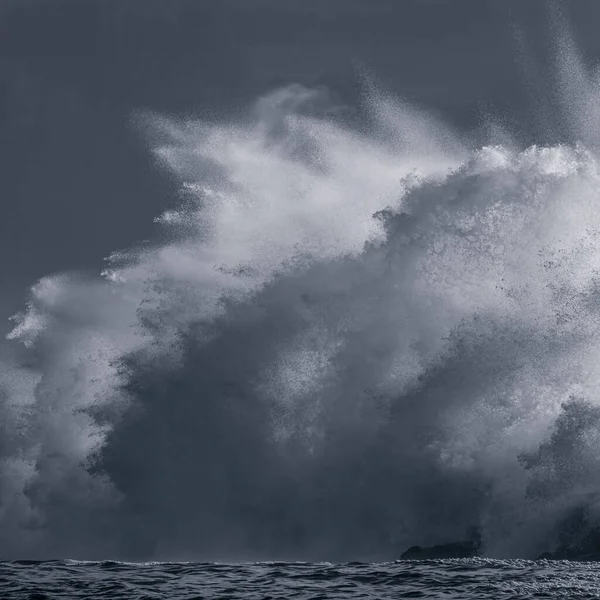 Величезна Штормова Морська Хвиля Сплеск — стокове фото