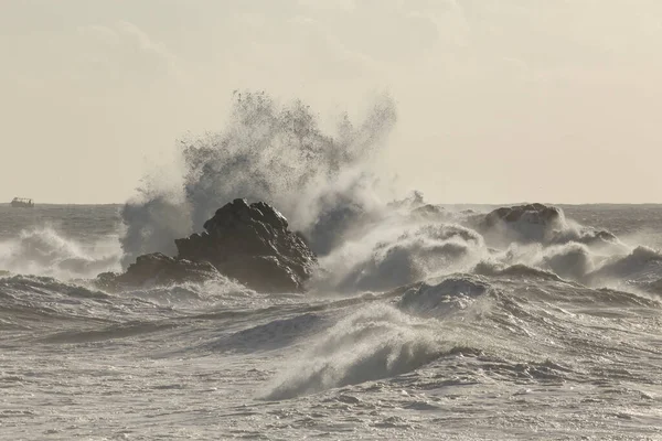 Big Stormy Sea Waves Breaking Rocks — Stock Photo, Image