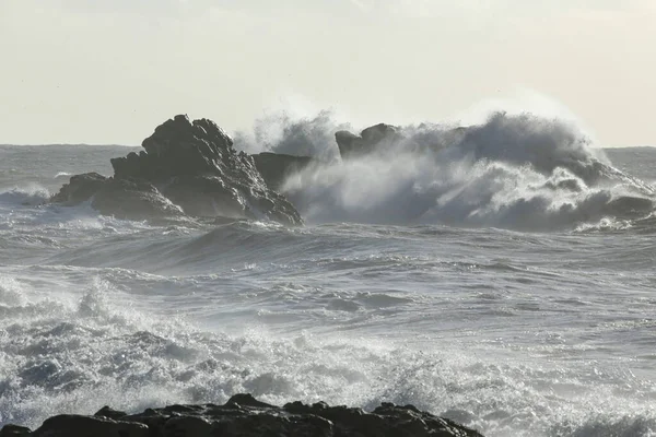 Big Stormy Sea Waves Breaking Rocks — Stock Photo, Image