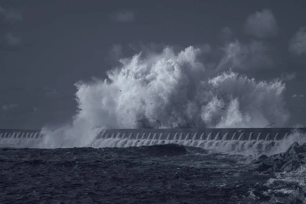 Uma Enorme Onda Mar Tempestuosa Infravermelho R72 — Fotografia de Stock