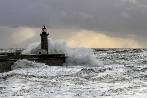 Vågstänk Vid Solnedgången Porto Portugal — Stockfoto