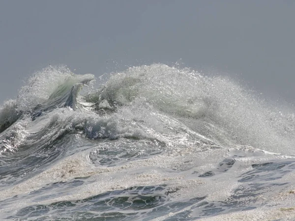 Enorme Rompiendo Tormenta Verde Mar Ola Detalle —  Fotos de Stock