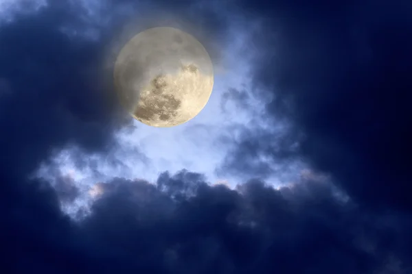 Cloudy full moon — Stock Photo, Image