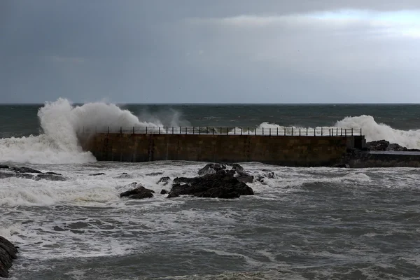 Stormy pier — Stock Photo, Image