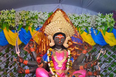 Navratri Festivali sırasında Hindu tanrıçası Durga 'nın putu