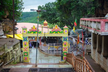 CHHATARPur, MADHYA PRADESH, Hindistan - 20 AĞUSTOS 2021: Jatashankar dham tapınağının güzel manzarası.