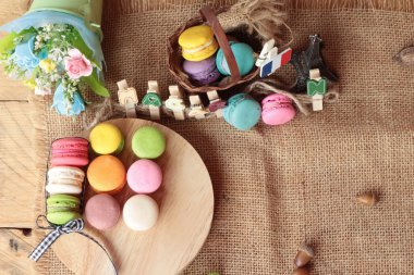 Bademli kurabiye tatlı geleneksel Fransız renkli ve tatlı