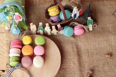 Bademli kurabiye tatlı geleneksel Fransız renkli ve tatlı