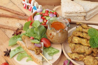 Domuz eti satay, Fıstık soslu ızgara domuz