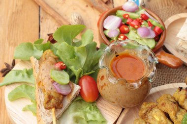 Domuz eti satay, Fıstık soslu ızgara domuz