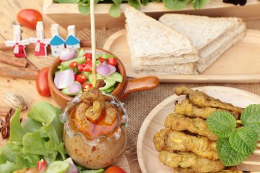 Domuz eti satay, Fıstık soslu ızgara domuz