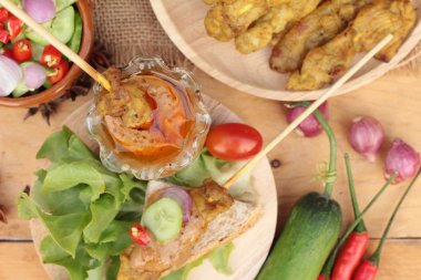 Domuz eti satay, Fıstık soslu ızgara domuz