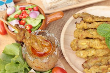 Domuz eti satay, Fıstık soslu ızgara domuz