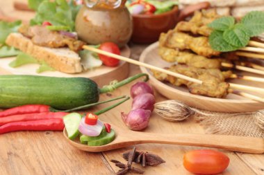 Domuz eti satay, Fıstık soslu ızgara domuz