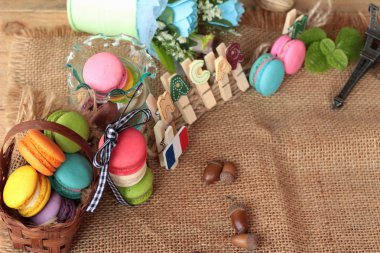 Bademli kurabiye tatlı geleneksel Fransız renkli ve tatlı.