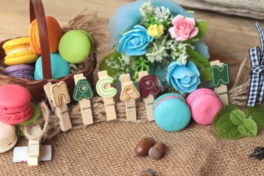 Bademli kurabiye tatlı geleneksel Fransız renkli ve tatlı.