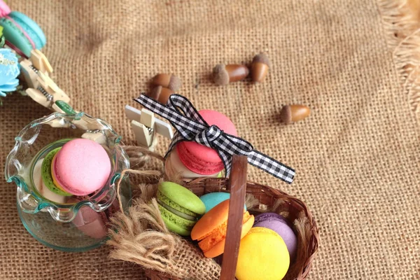 Bademli kurabiye tatlı geleneksel Fransız renkli ve tatlı.