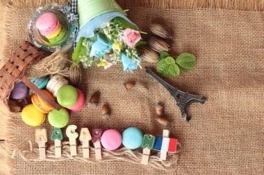 Bademli kurabiye tatlı geleneksel Fransız renkli ve tatlı.