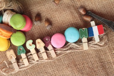 Bademli kurabiye tatlı geleneksel Fransız renkli ve tatlı.