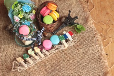 Bademli kurabiye tatlı geleneksel Fransız renkli ve tatlı.