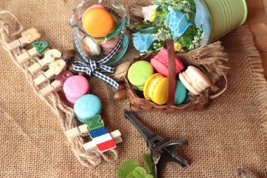 Bademli kurabiye tatlı geleneksel Fransız renkli ve tatlı.