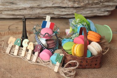 Bademli kurabiye tatlı geleneksel Fransız renkli ve tatlı.