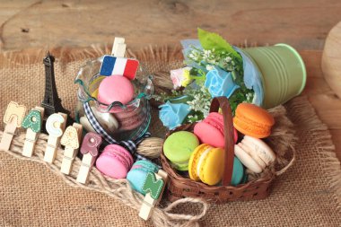 Bademli kurabiye tatlı geleneksel Fransız renkli ve tatlı.