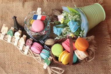 Bademli kurabiye tatlı geleneksel Fransız renkli ve tatlı.