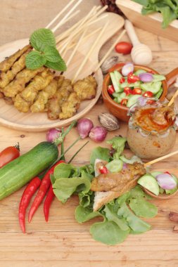 Domuz eti satay, Fıstık soslu ızgara domuz .