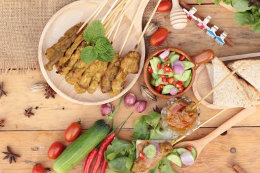 Domuz eti satay, Fıstık soslu ızgara domuz .