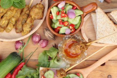 Domuz eti satay, Fıstık soslu ızgara domuz .