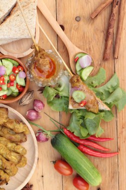 Domuz eti satay, Fıstık soslu ızgara domuz .