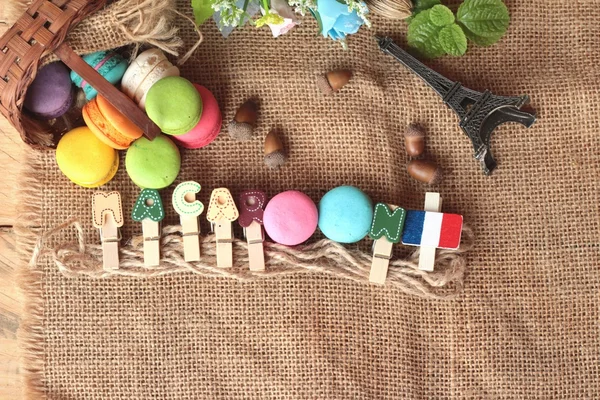 Bademli kurabiye tatlı geleneksel Fransız renkli ve tatlı.